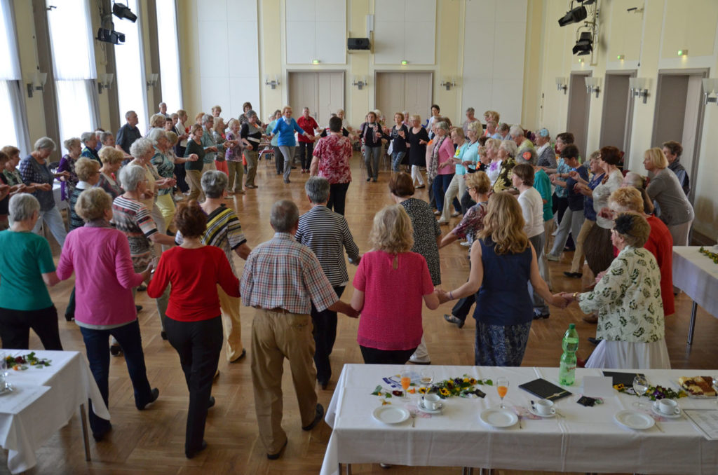 Tanz im Stadtklubhaus am Seniorentag in Hennigsdorf